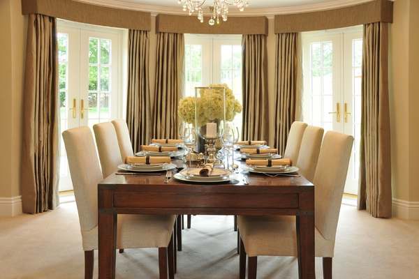 Choose a theme of your choice in Dining Room Hutch Decor Ideas