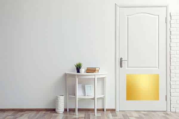 The golden and white mural door