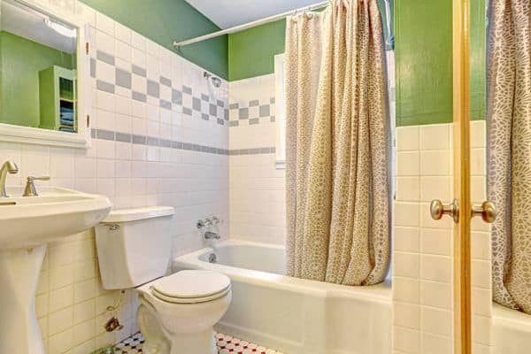 When to Use Different Types To Prevent Water From Leaking Outside A Shower Curtain